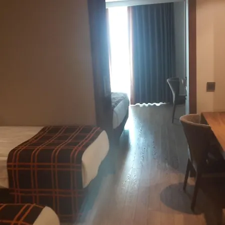Hotel Sunport Side